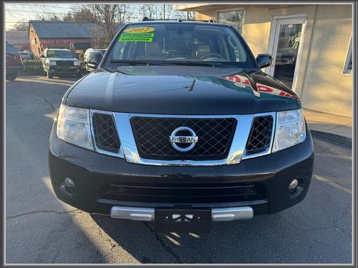 2012 Nissan Pathfinder LE