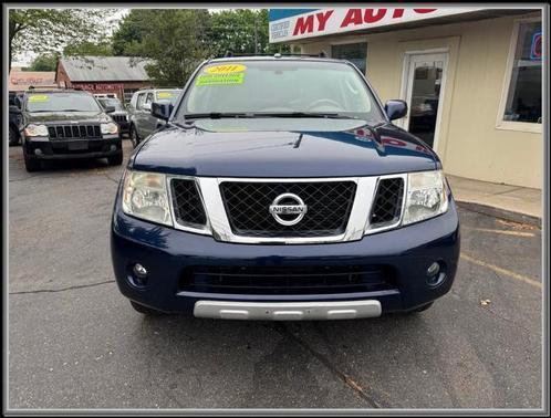 2011 Nissan Pathfinder LE