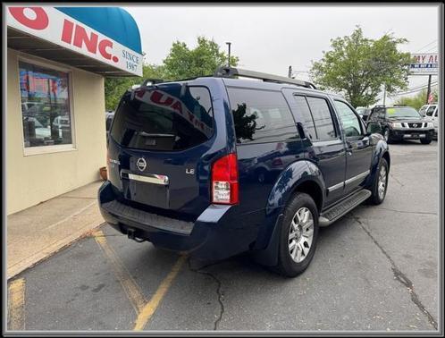 2011 Nissan Pathfinder LE