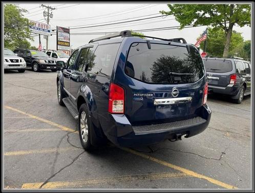 2011 Nissan Pathfinder LE