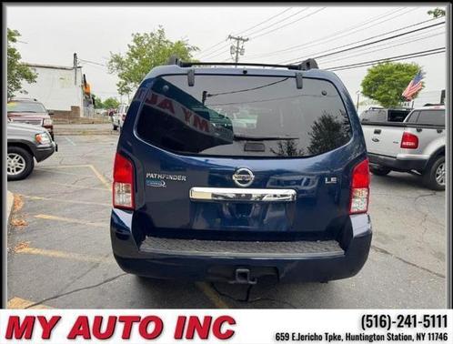 2011 Nissan Pathfinder LE