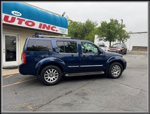2011 Nissan Pathfinder LE