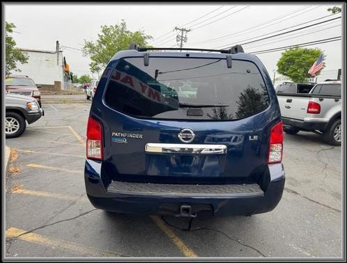 2011 Nissan Pathfinder LE