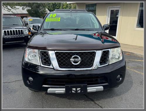 2010 Nissan Pathfinder LE