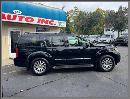 2010 Nissan Pathfinder LE
