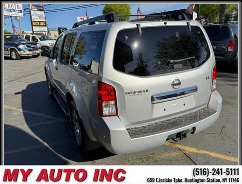 2011 Nissan Pathfinder LE