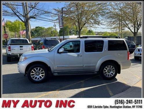 2011 Nissan Pathfinder LE