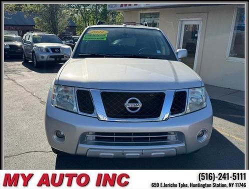2011 Nissan Pathfinder LE