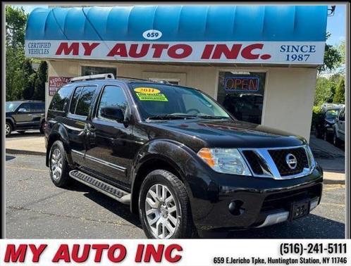 2011 Nissan Pathfinder LE