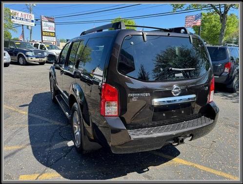 2011 Nissan Pathfinder LE