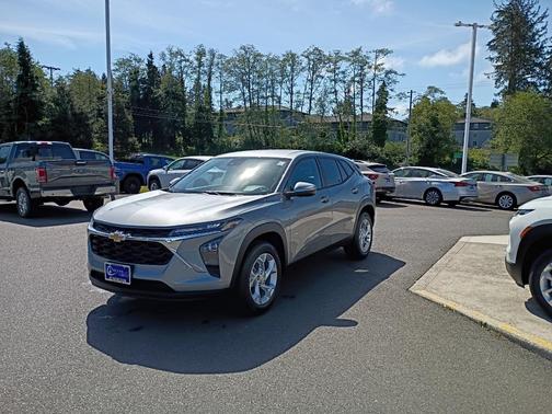 Sterling Gray Metallic 2026 Chevrolet Trax LS