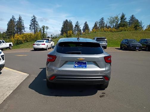 Sterling Gray Metallic 2026 Chevrolet Trax LS