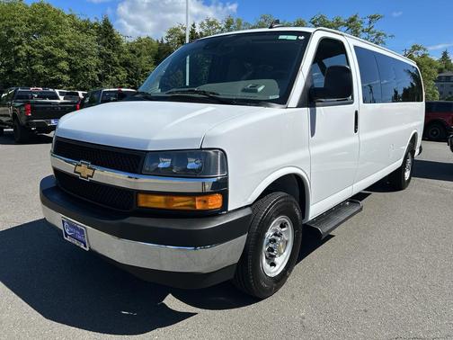 Summit White 2025 Chevrolet Express 3500 RWD 3500 Extended Wheelbase LT