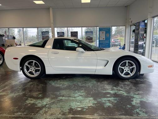 2000 Chevrolet Corvette Base