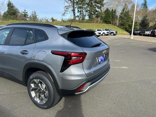 Sterling Gray Metallic 2026 Chevrolet Trax LT