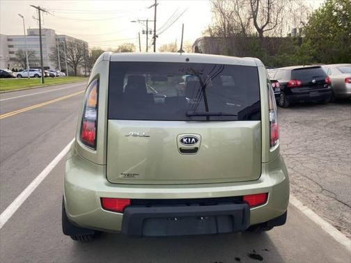 2011 Kia Soul +