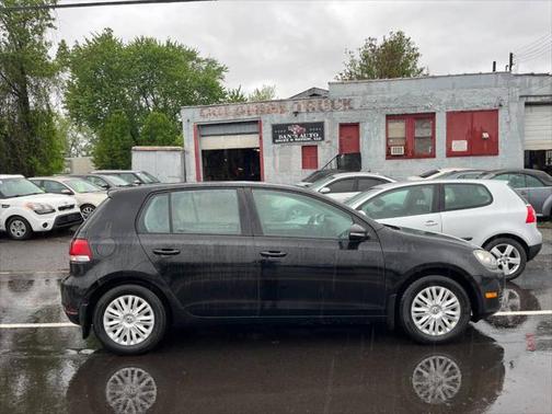 2010 Volkswagen Golf 4-Door