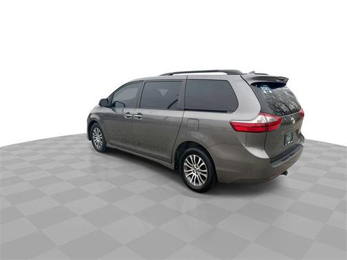2020 Toyota Sienna XLE