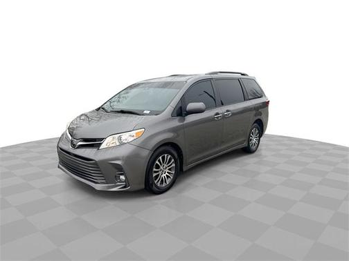 2020 Toyota Sienna XLE