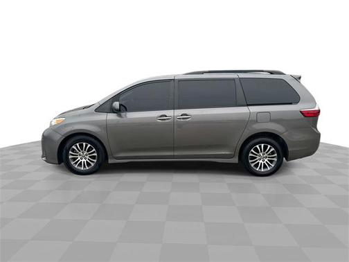 2020 Toyota Sienna XLE