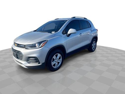 Silver Ice Metallic 2022 Chevrolet Trax LT