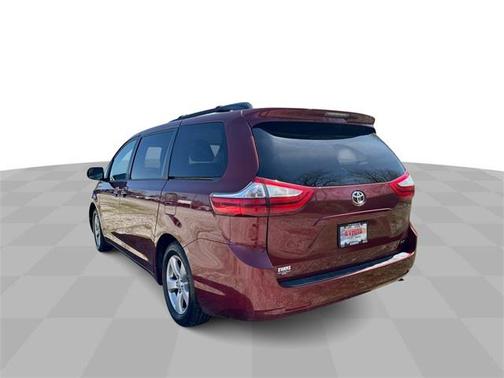 2016 Toyota Sienna LE