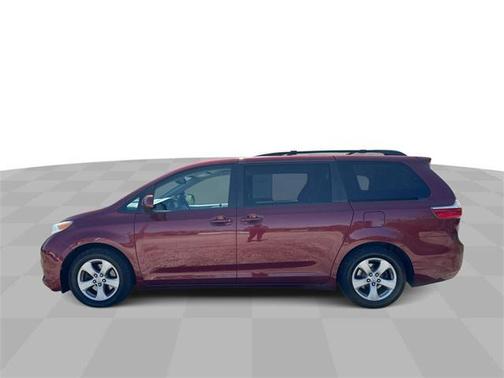 2016 Toyota Sienna LE