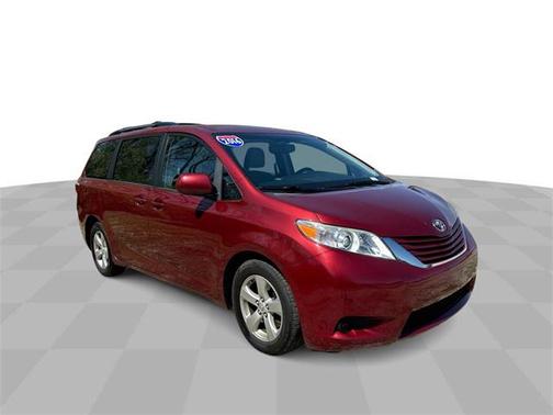 2016 Toyota Sienna LE