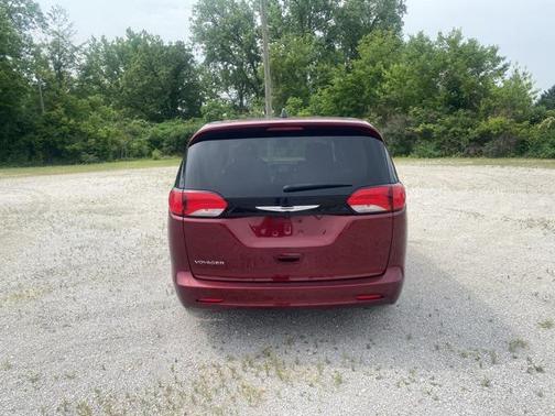 2023 Chrysler Voyager LX