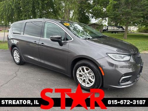 Granite Crystal Metallic Clearcoat 2023 Chrysler Pacifica Touring L