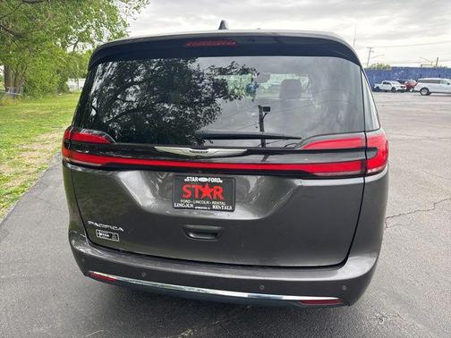 Granite Crystal Metallic Clearcoat 2023 Chrysler Pacifica Touring L