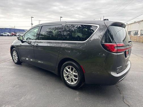 Granite Crystal Metallic Clearcoat 2023 Chrysler Pacifica Touring L