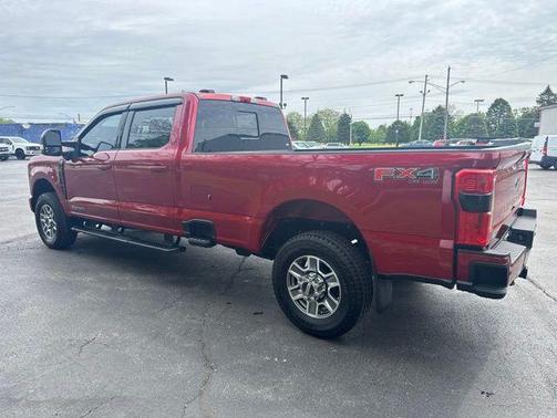 Rapid Red Metallic Tinted Clearcoat 2023 Ford F-350 Lariat