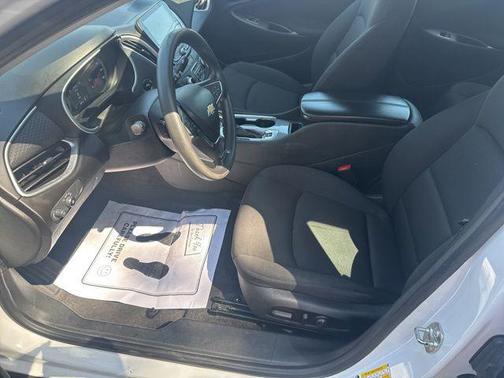 Summit White 2024 Chevrolet Malibu FWD 1LT