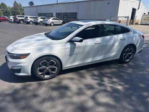 Summit White 2024 Chevrolet Malibu FWD 1LT