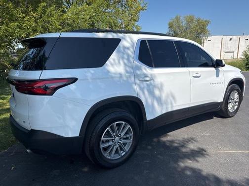 Summit White 2023 Chevrolet Traverse LT Cloth