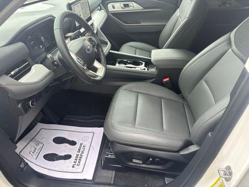 Star White Metallic Tri-Coat 2026 Ford Explorer Active