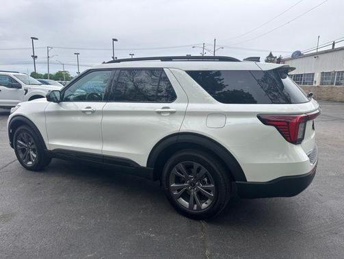 Star White Metallic Tri-Coat 2026 Ford Explorer Active