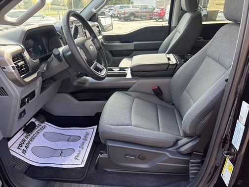 Agate Black Metallic 2026 Ford F-150 XLT