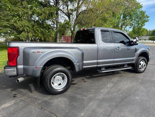 Carbonized Gray Metallic 2022 Ford F-350 Lariat