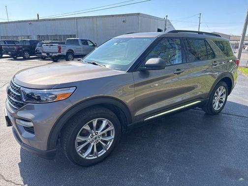 Stone Gray Metallic 2021 Ford Explorer XLT