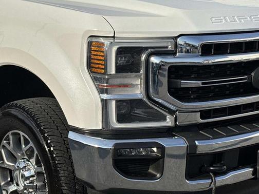 White Metallic 2022 Ford F-350 Lariat Super Duty
