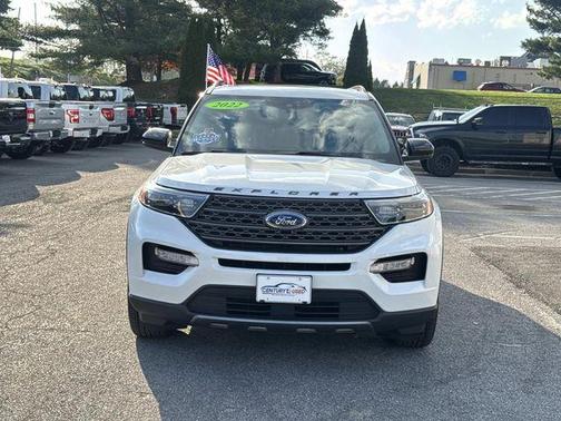 White Metallic 2022 Ford Explorer XLT