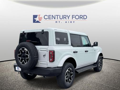 Oxford White 2026 Ford Bronco Outer Banks