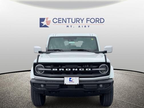 Oxford White 2026 Ford Bronco Outer Banks