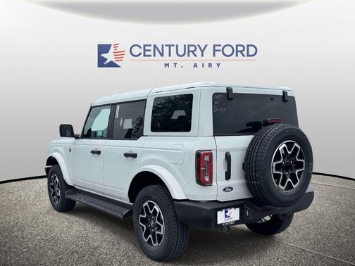 Oxford White 2026 Ford Bronco Outer Banks
