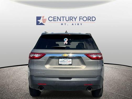 Pepperdust Metallic 2018 Chevrolet Traverse LT Cloth