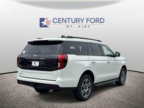 Star White 2026 Ford Expedition Active