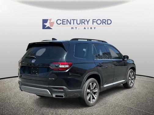 Crystal Black Pearl 2024 Honda Pilot Elite