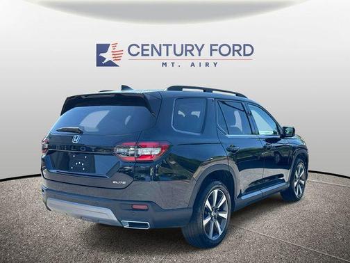 Crystal Black Pearl 2024 Honda Pilot Elite